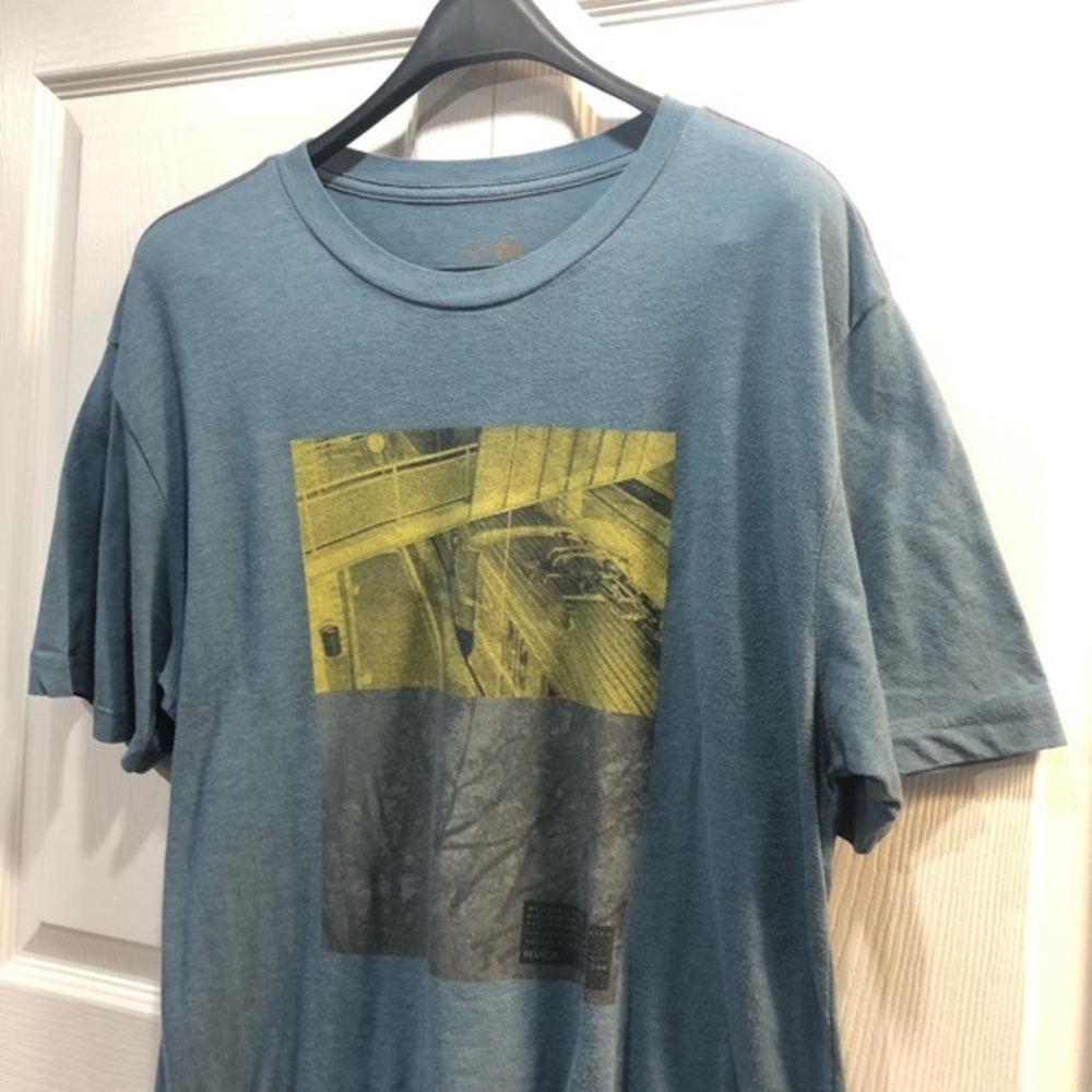 🛹RVCA T-Shirt